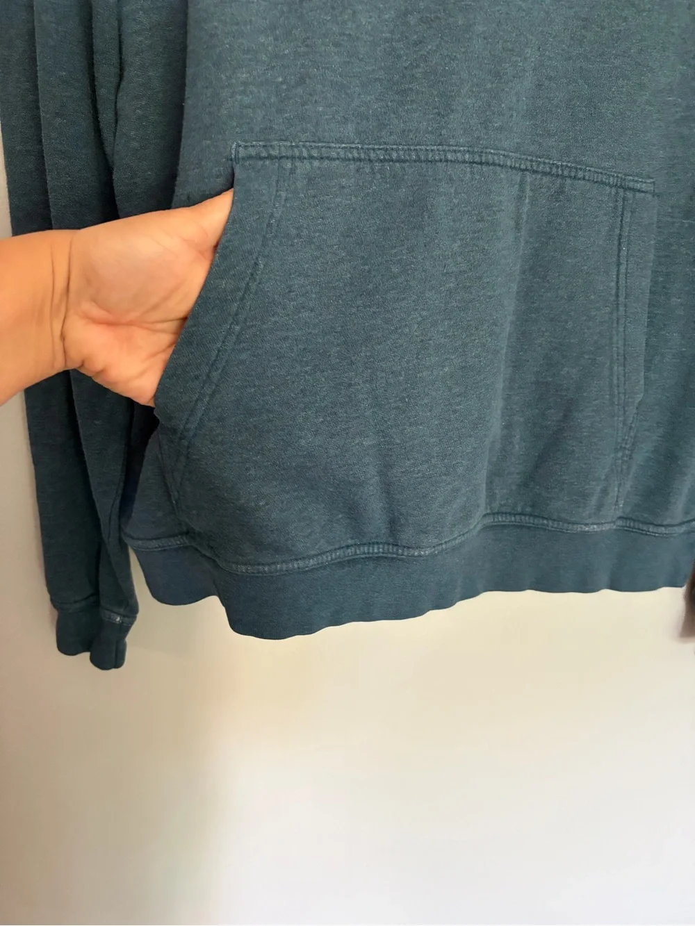 Nike Sweatshirt Women’s Size L Blue Crewneck Kangaroo Pouch Embroidered Swoosh